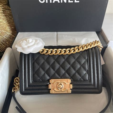 chanel boy 8 caviar